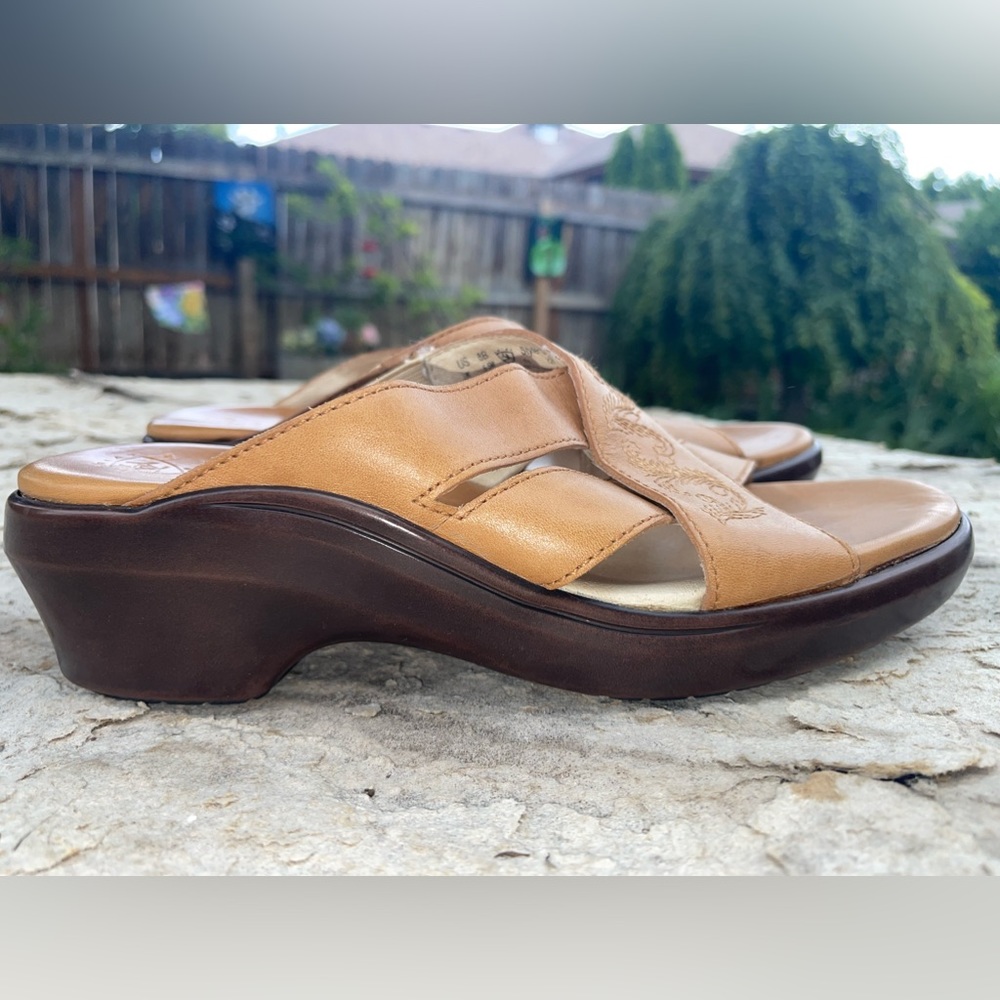 Ariat Camel Colored Slides Women’s Size 8B